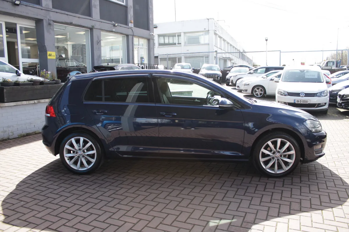 2015 VOLKSWAGEN GOLF 1.4TSI BLUEMOTION 5DR AUTO - Image 3