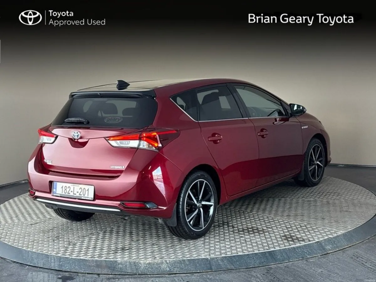 Toyota Auris HYBRID LUNA SPORT - Image 2