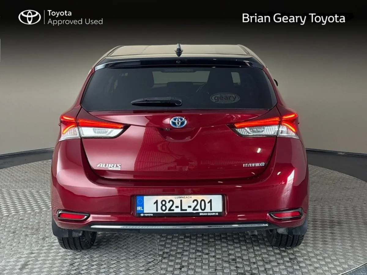 Toyota Auris HYBRID LUNA SPORT - Image 4