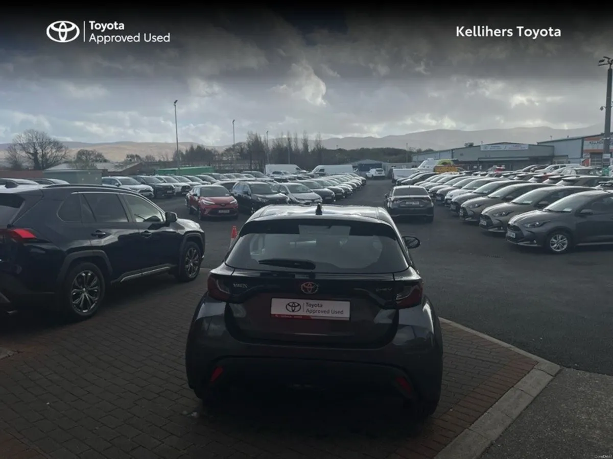 Toyota Yaris YARIS HYBRID LUNA - Image 4