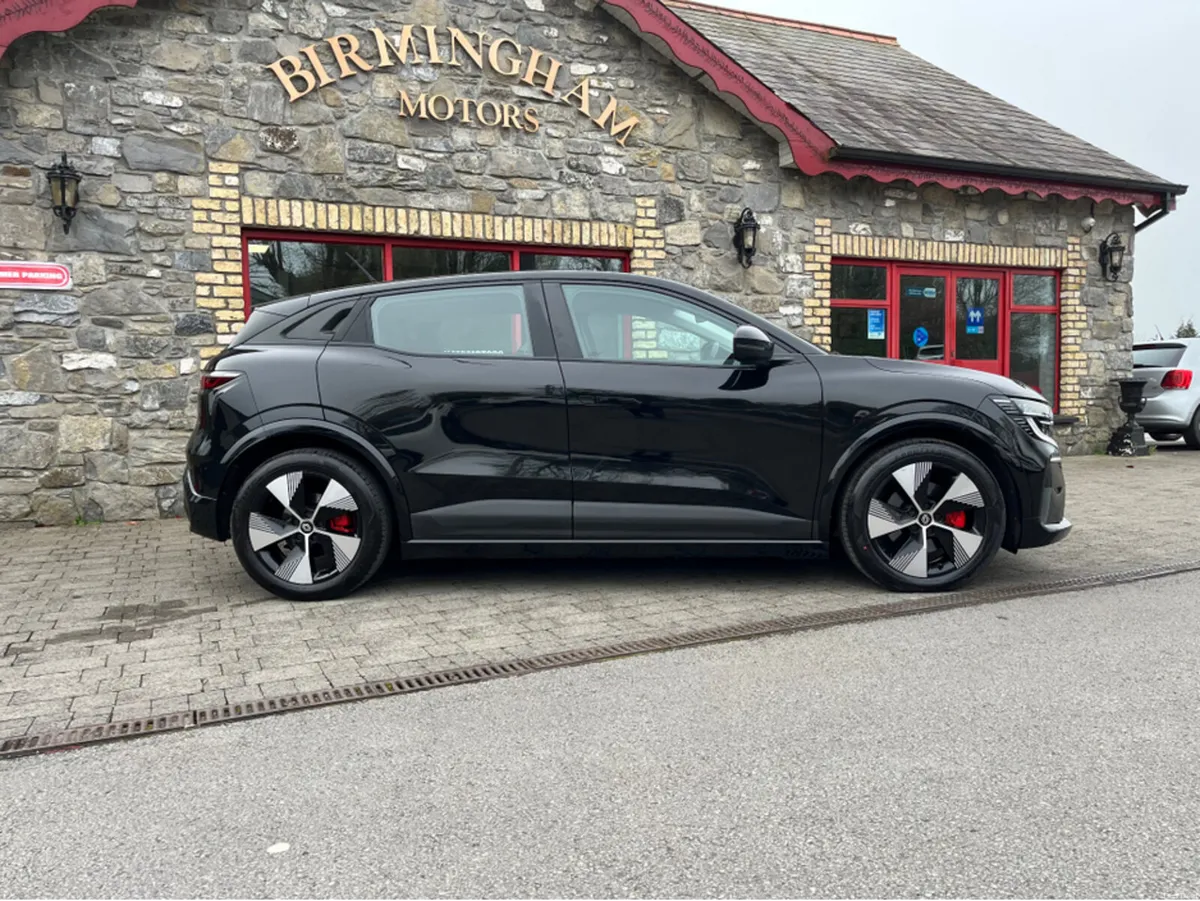 Renault Megane E-Tech EQUILIBRE EV - Image 2