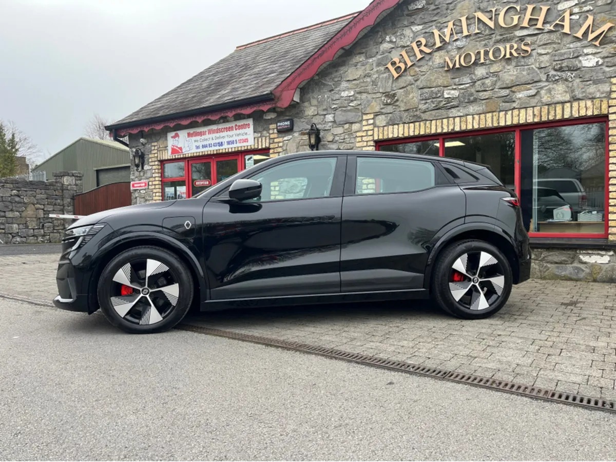 Renault Megane E-Tech EQUILIBRE EV - Image 3