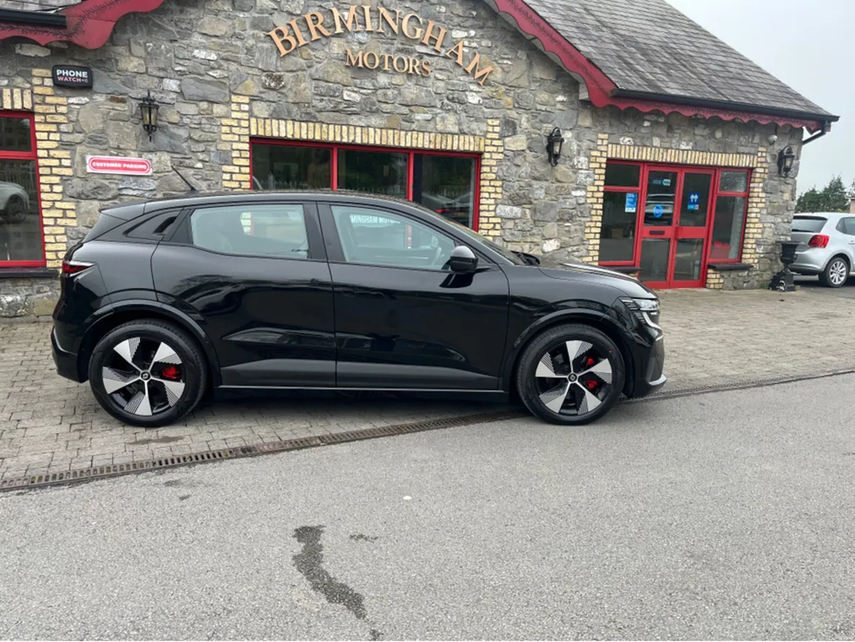 Renault Megane E-Tech EQUILIBRE EV - Image 4