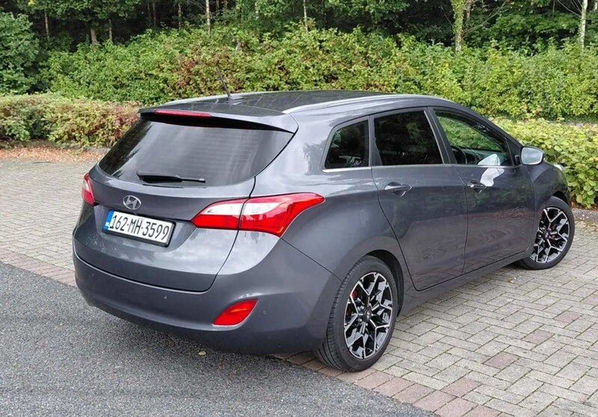 Hyundai I30 with full tank of diesel - Image 4