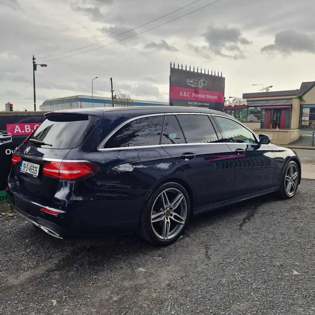 Mercedes-Benz E-Class E220d A/T Avantgarde Int/AMG - Image 3