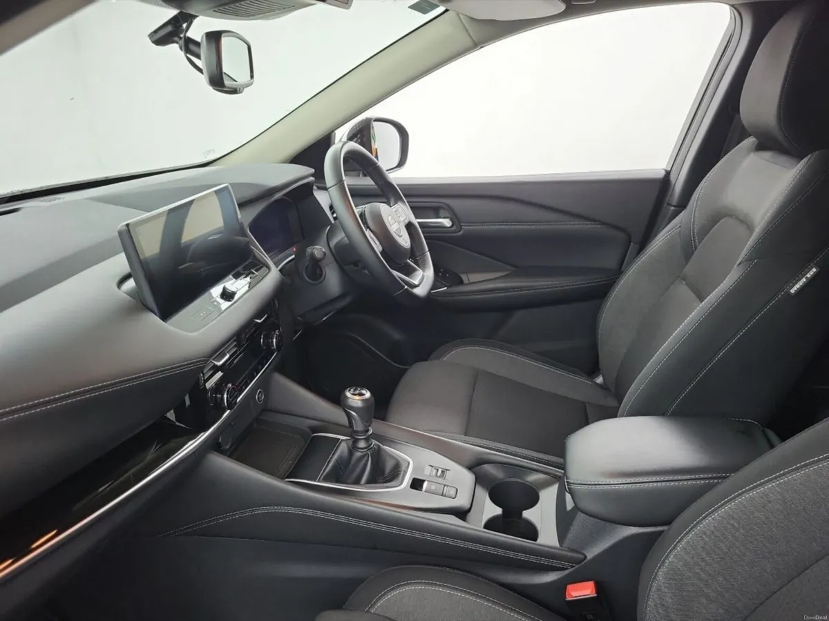 Nissan Qashqai 1.3 PET MILD HYBRID SV PREMIUM - Image 4