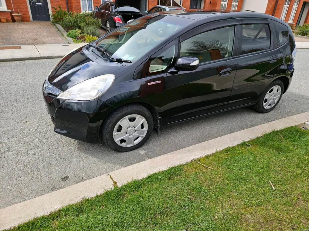 Honda fit hybrid 1.3 petrol  Automatic  03/2027 - Image 1