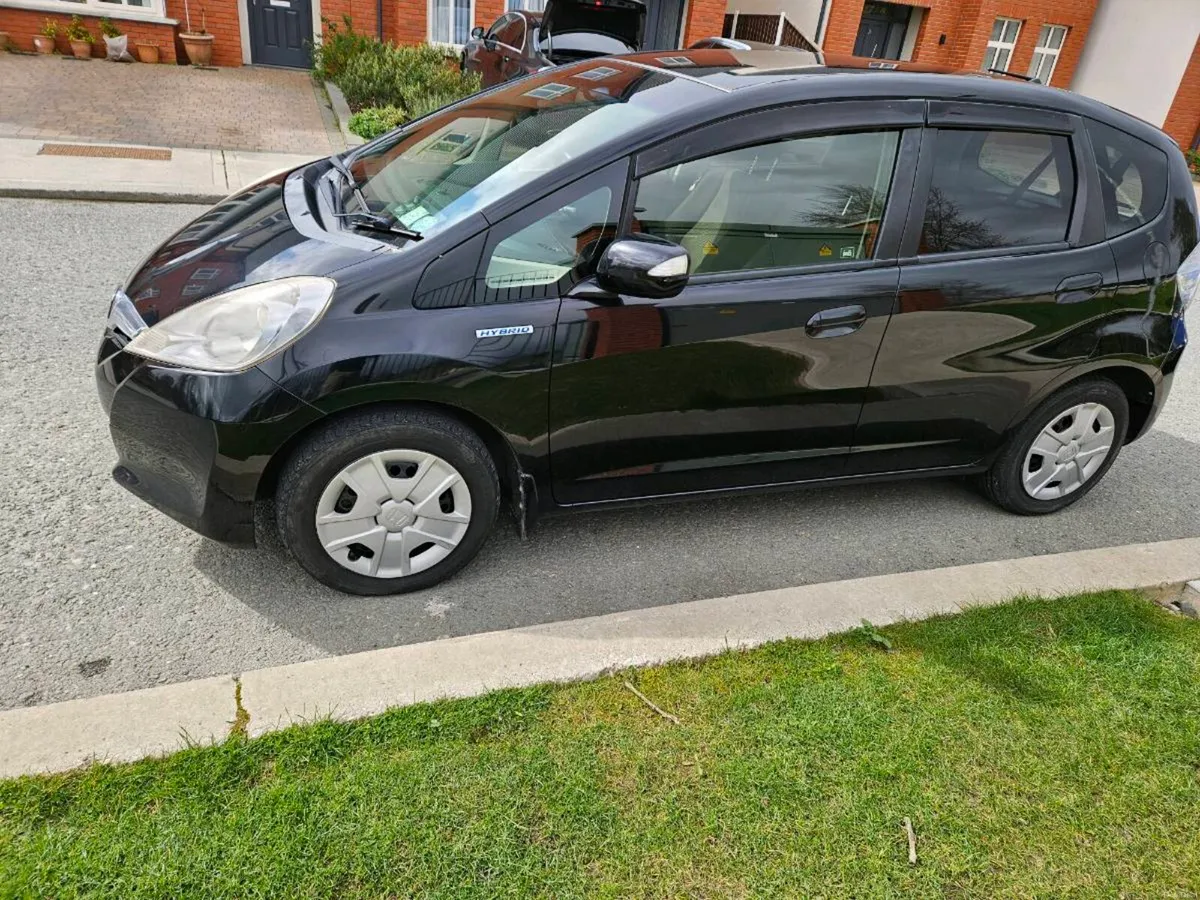 Honda fit hybrid 1.3 petrol  Automatic  03/2027 - Image 2