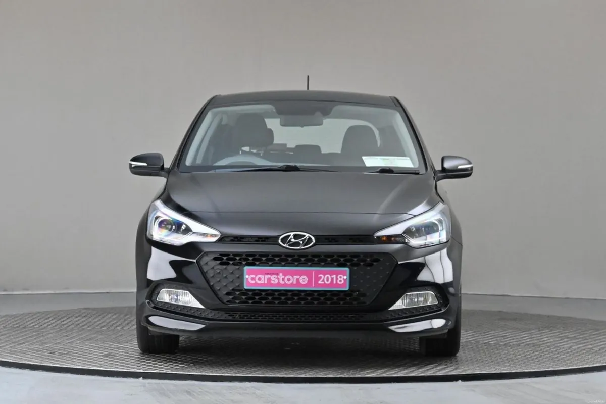 Hyundai i20 1.2  ACTIVE DELUXE 5SPD BI-TONE SEATS* - Image 3