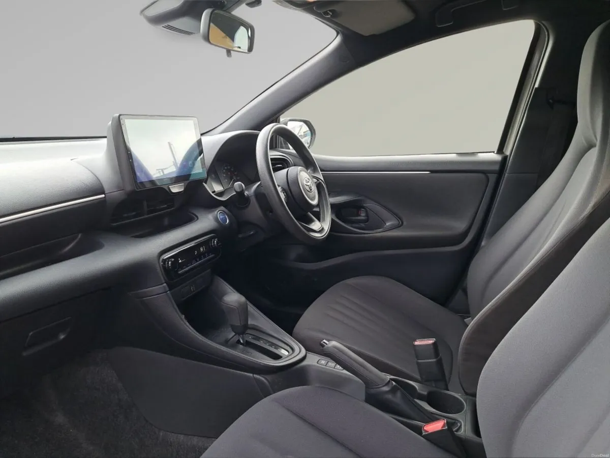 Toyota Yaris HYBRID AUTO X - Image 3