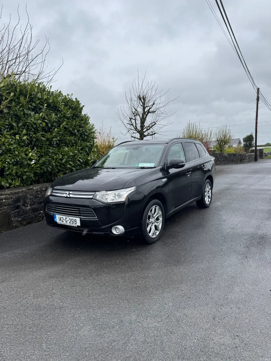 Mitsubishi Outlander 2014 hybrid - Image 4