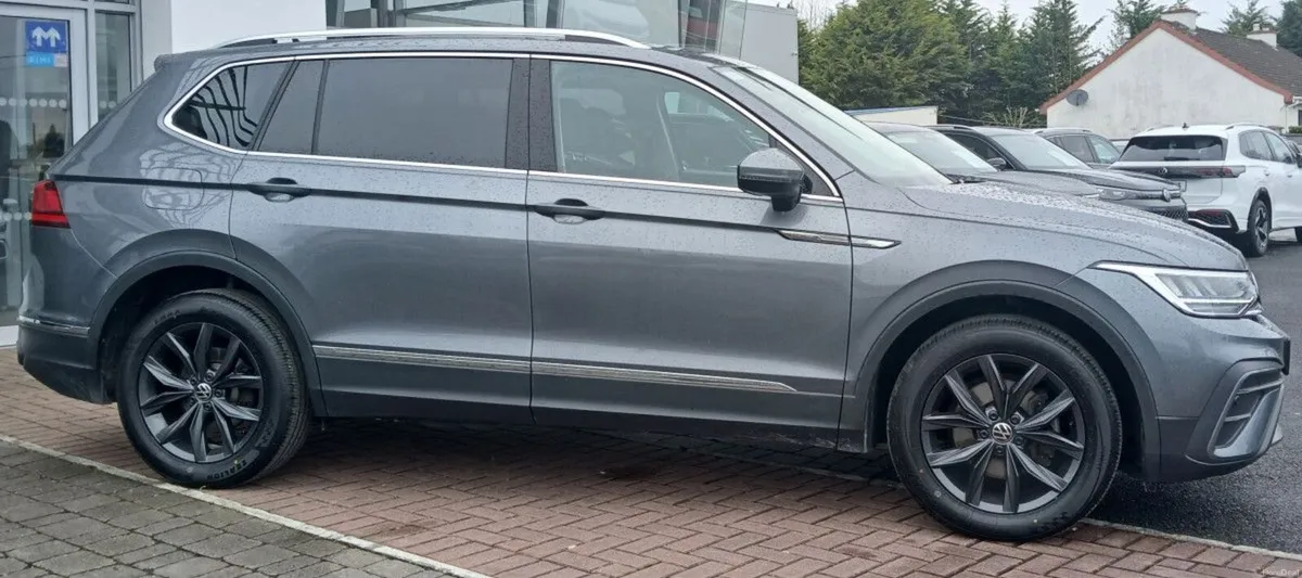Volkswagen Tiguan Allspace Life 2.0 TDI 150 HP **R - Image 2