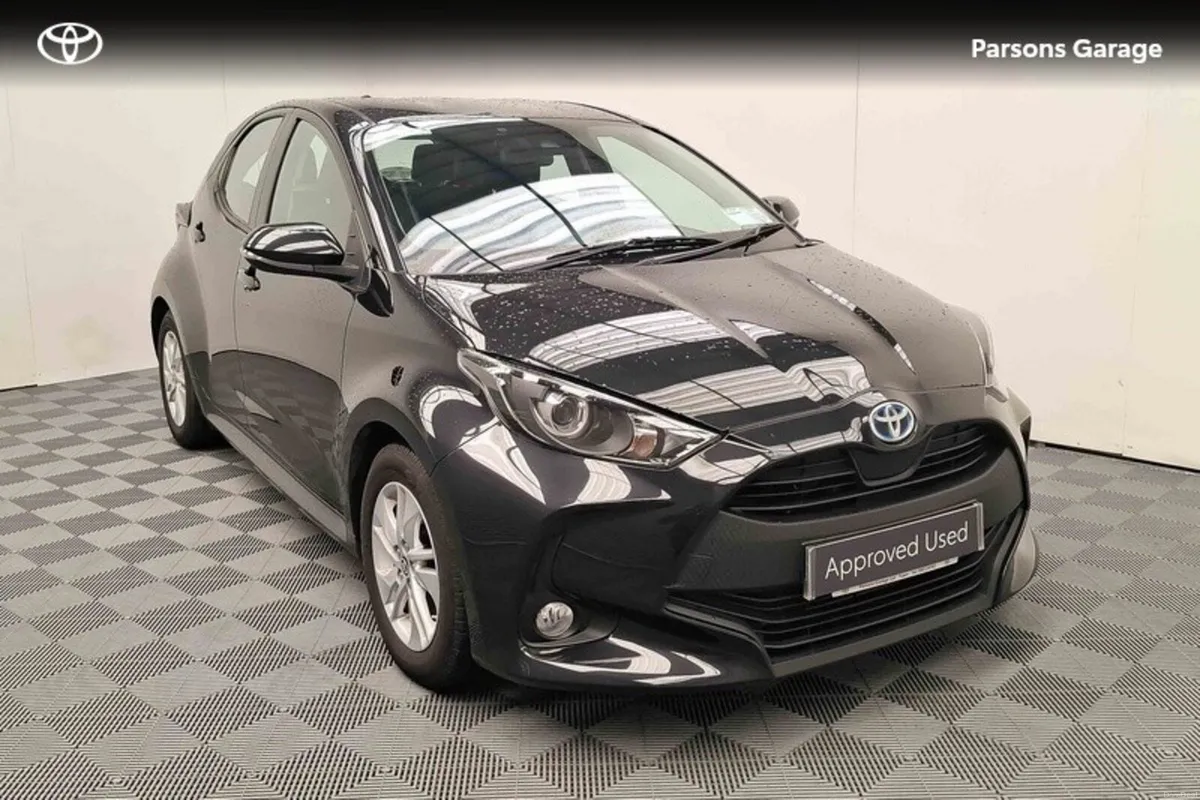 Toyota Yaris 1.5 HYBRID LUNA 4DR AUTO - Image 1
