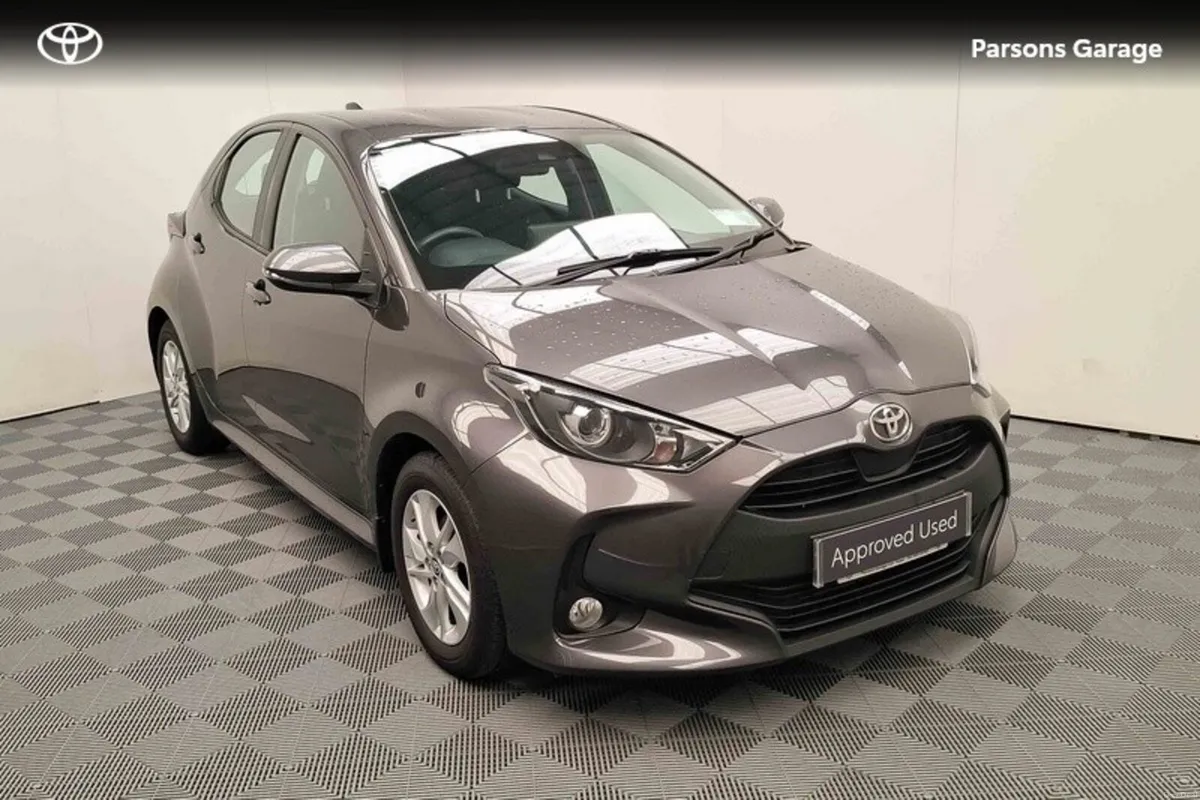 Toyota Yaris 1.0 LUNA 4DR - Image 1