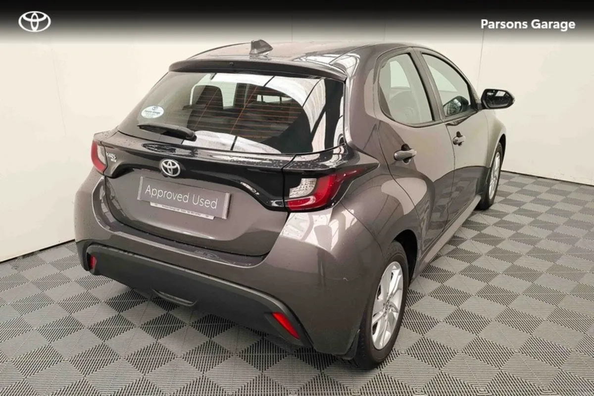 Toyota Yaris 1.0 LUNA 4DR - Image 2