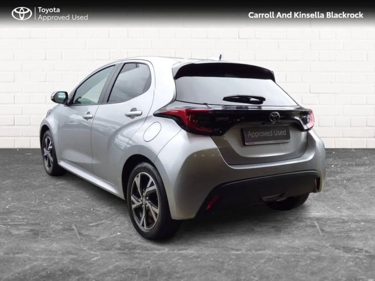 Toyota Yaris Hybrid Luna Sport - Image 2