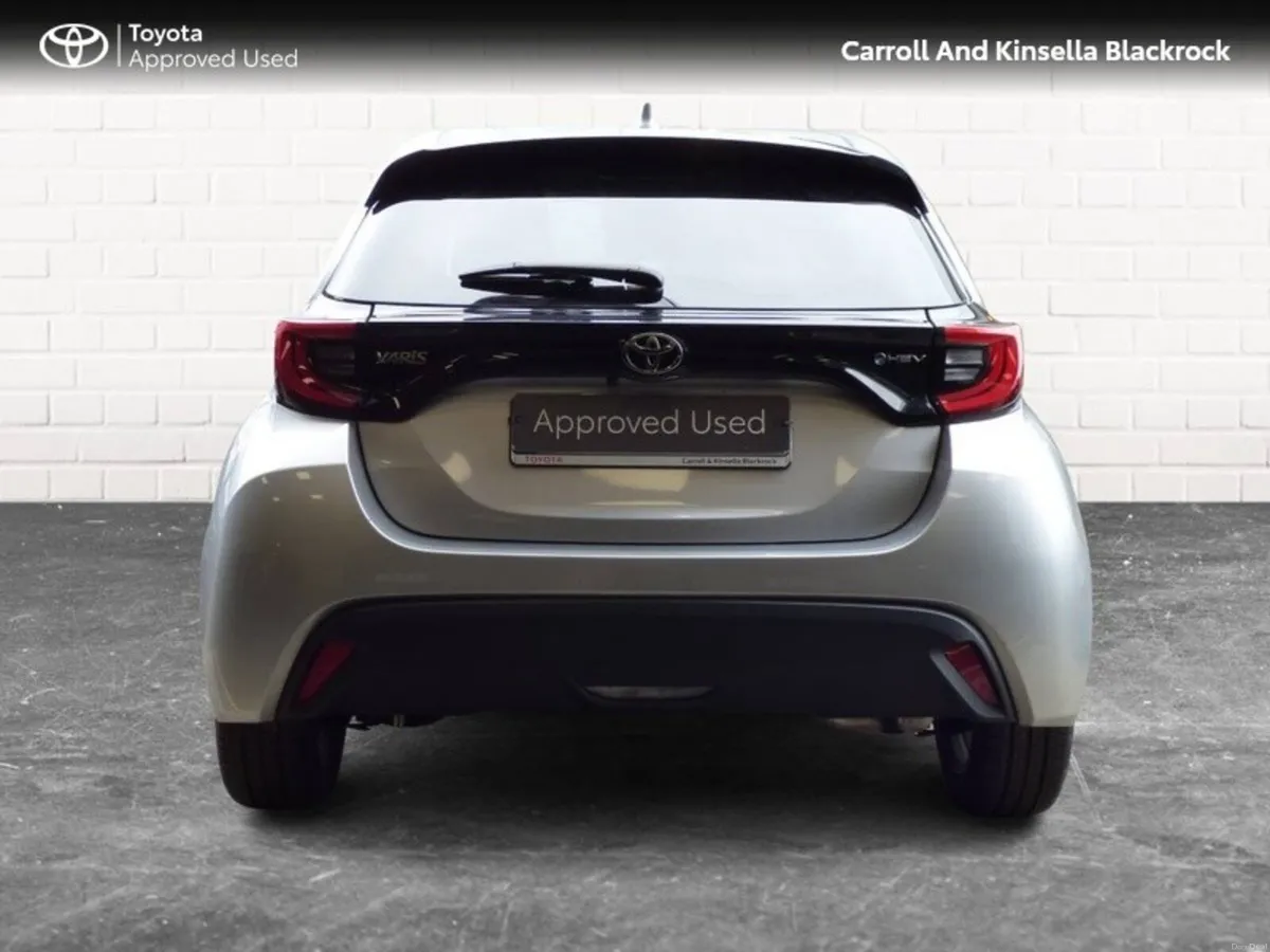 Toyota Yaris Hybrid Luna Sport - Image 4