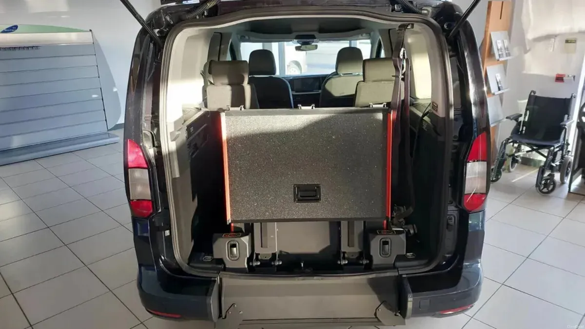 Wheelchair Accessible SWB Ford Tourneo - Image 5