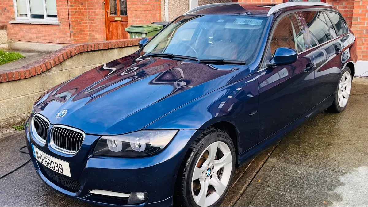 BMW 3-Series 2011 - Image 1