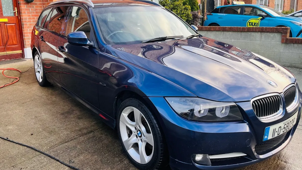 BMW 3-Series 2011 - Image 3