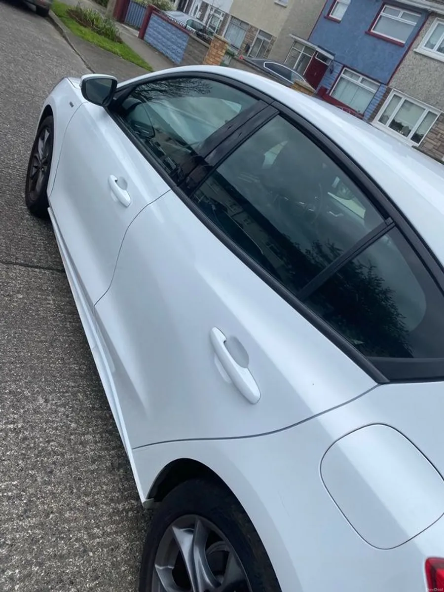 2019 Ford Focus - Image 2