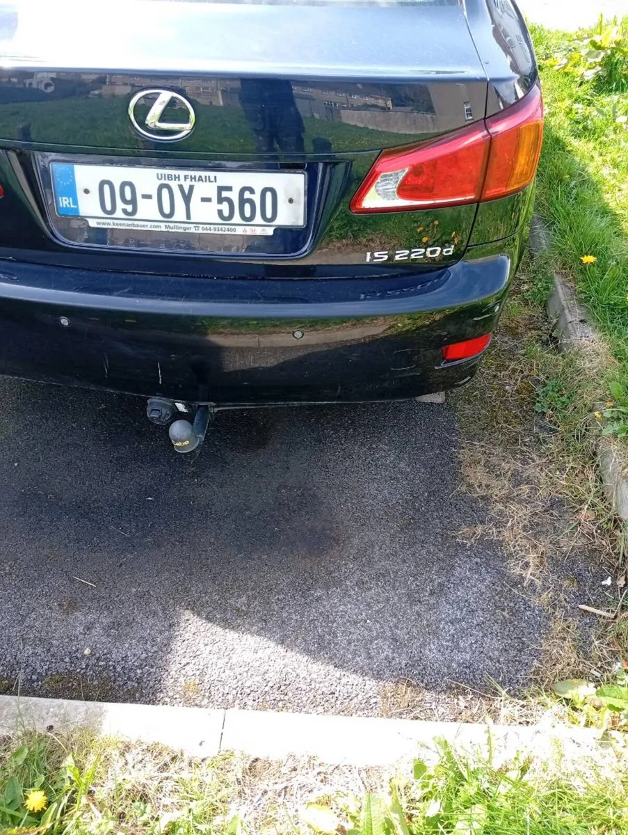 09 Lexus IS220 - Image 6