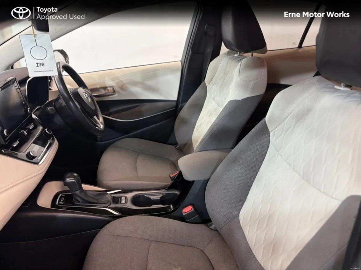 Toyota Corolla COROLLA HYBRID LUNA SPORT*REDUCED B - Image 6