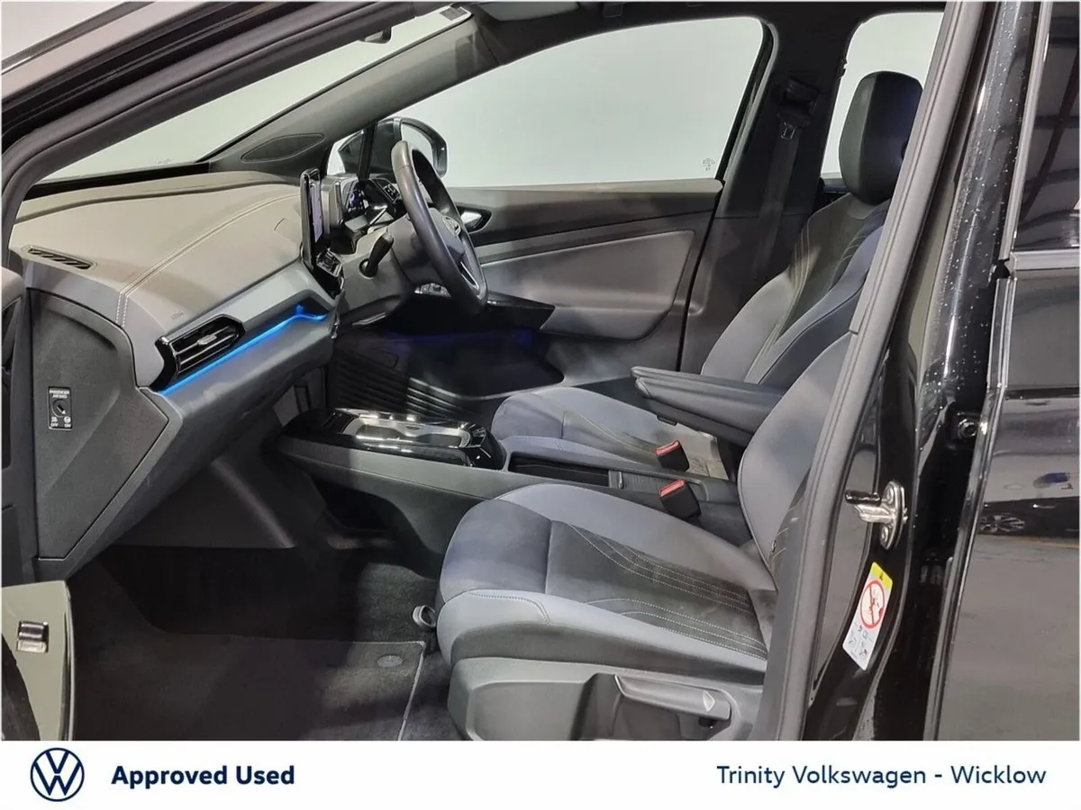 Volkswagen ID.4 ** PRO LIFE ** 77kWh ** 174BHP ** - Image 4