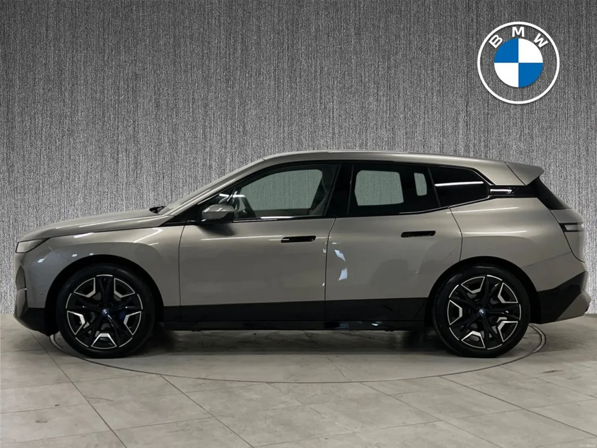 BMW iX xDrive40 M Sport / SKY LOUNGE PACK - Image 4