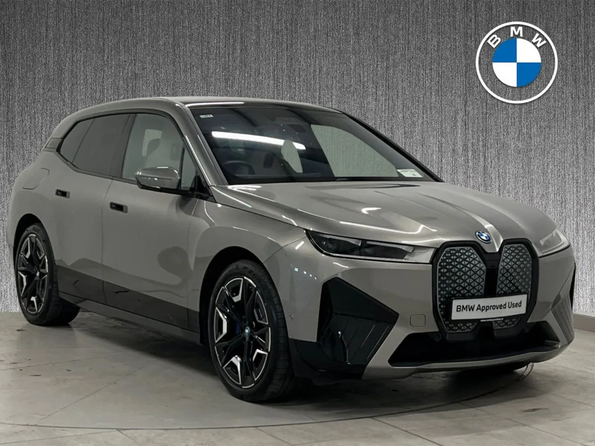 BMW iX xDrive40 M Sport / SKY LOUNGE PACK - Image 1