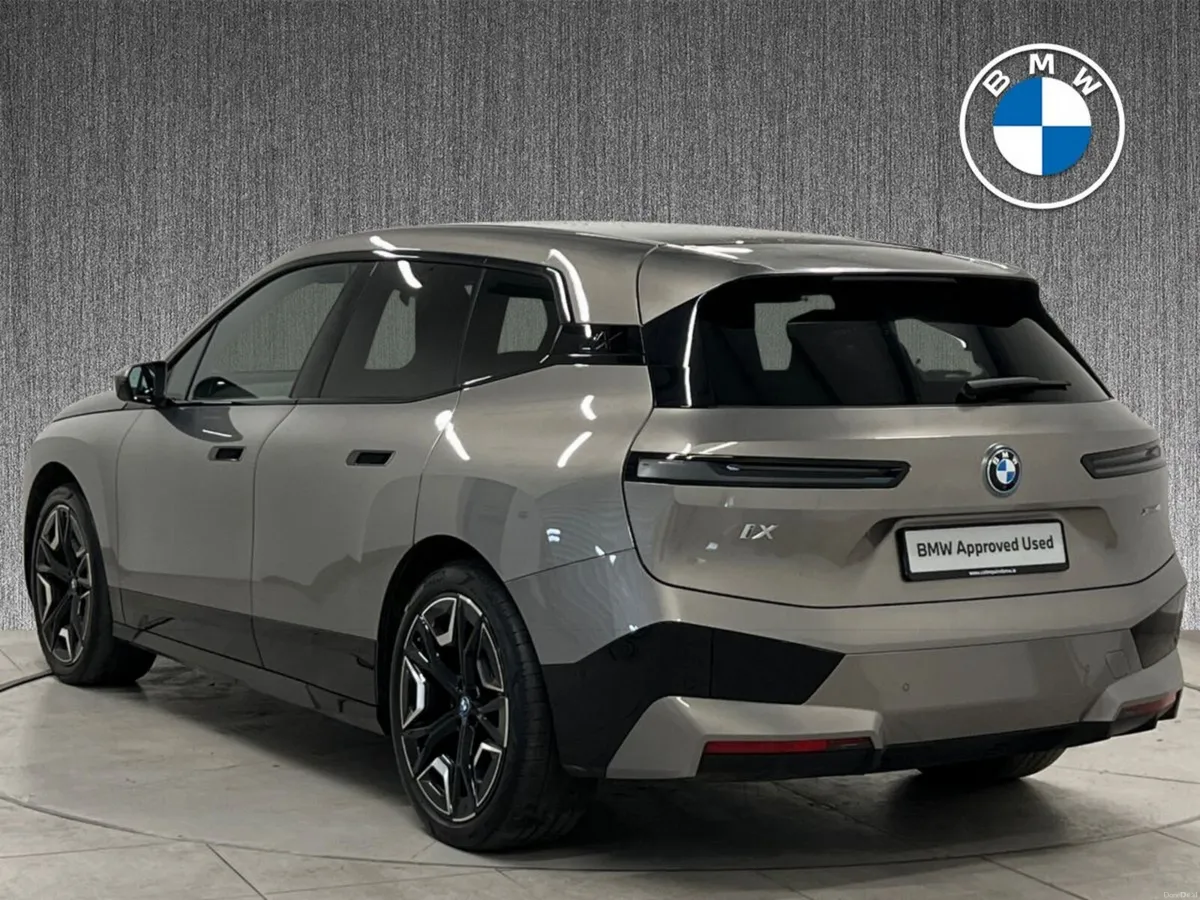 BMW iX xDrive40 M Sport / SKY LOUNGE PACK - Image 3