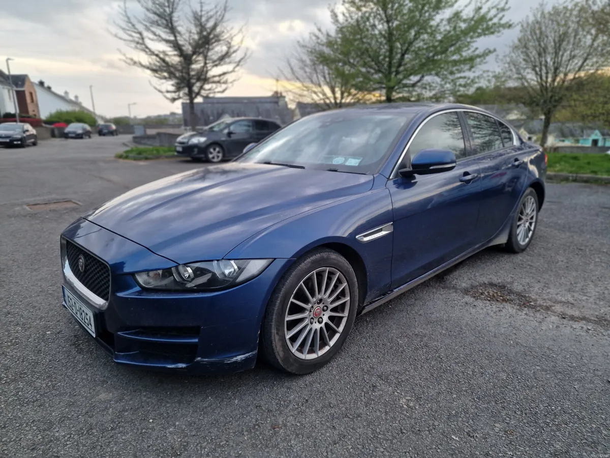 15 JAGUAR XE 2.0D SE 163PS - Image 3