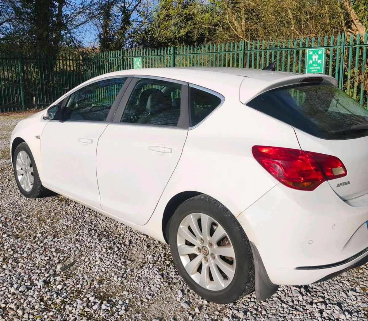 VAUXHALL ASTRA N.S.T january 2027 - Image 3
