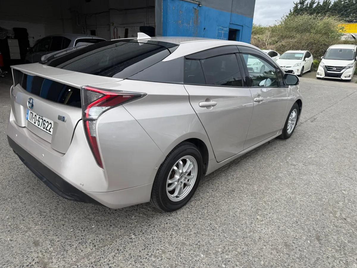 2017 Toyota Prius Hybrid Auto/ G leather Top spec - Image 4