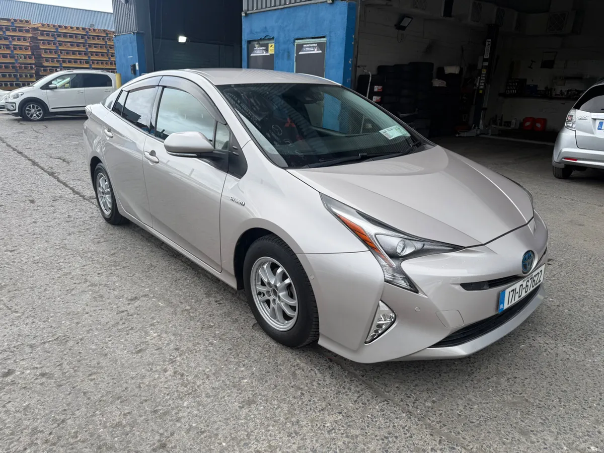 2017 Toyota Prius Hybrid Auto/ G leather Top spec - Image 3
