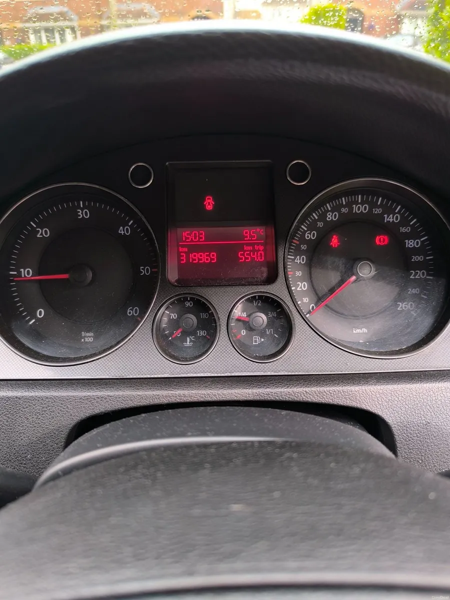 Volkswagen Passat 2007 - Image 2