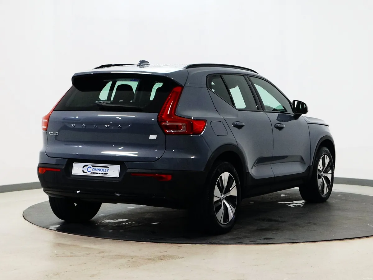 *81* 2023 Volvo XC40 1.5 recharge t4 plus - Image 4
