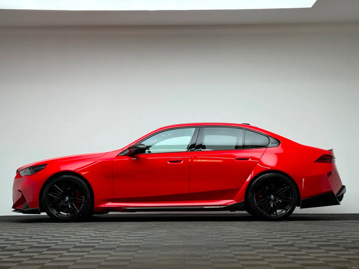 BMW M5 M5 4.4 PHEV 727HP HELLROT RED - Image 4