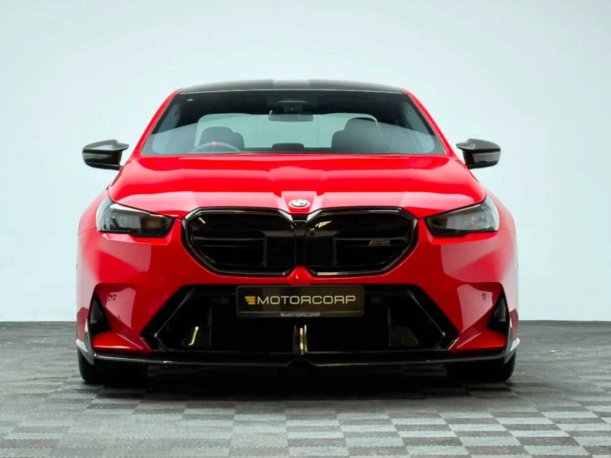 BMW M5 M5 4.4 PHEV 727HP HELLROT RED - Image 2