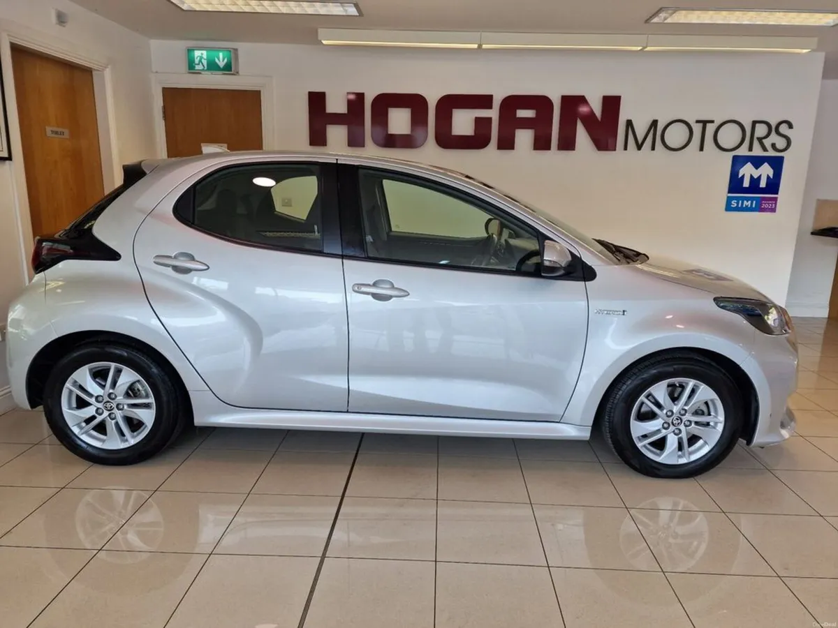 Toyota Yaris Hybrid Luna Automatic - Image 3