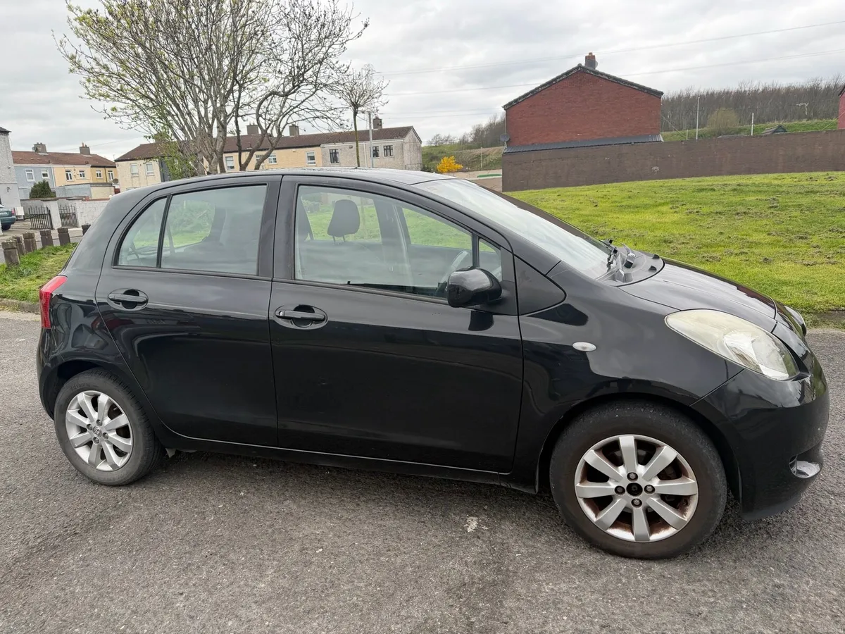 Toyota Yaris 1.3 VVTI TR S-A - Image 2