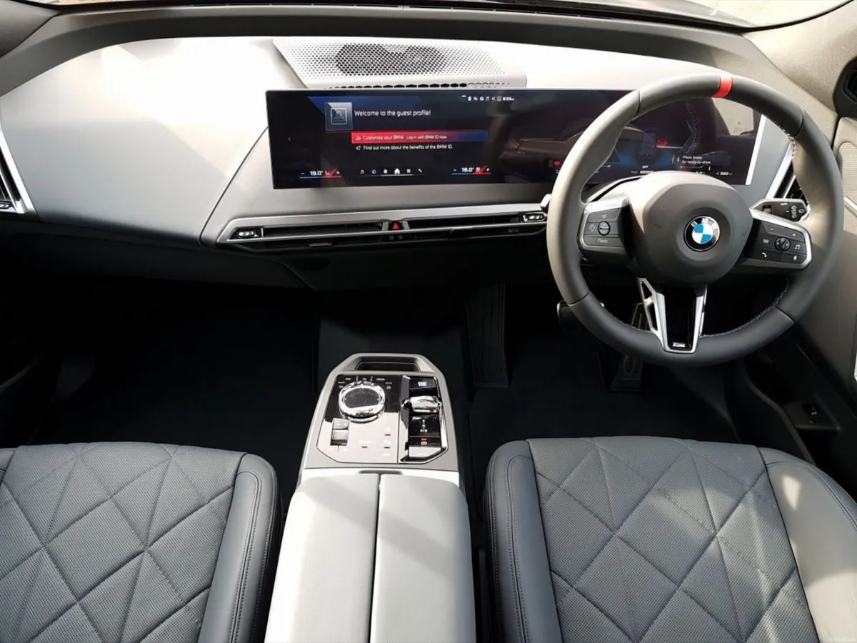 BMW iX M70 - Image 4