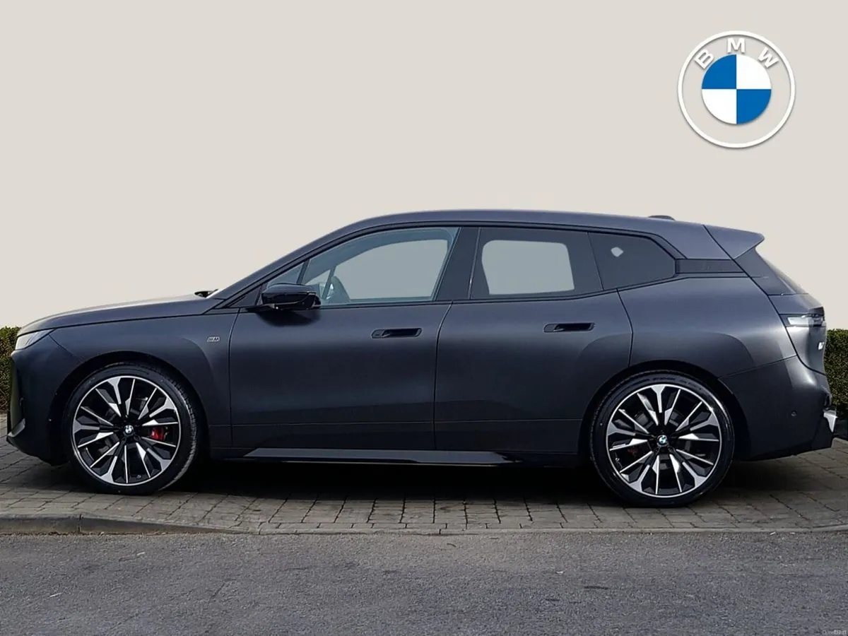 BMW iX M70 - Image 3