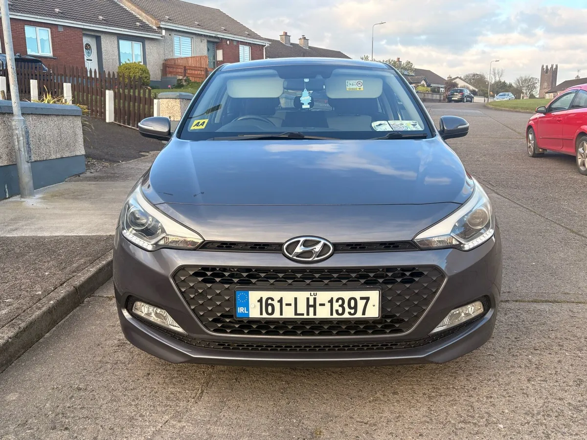 Hyundai i20 Deluxe - Image 2