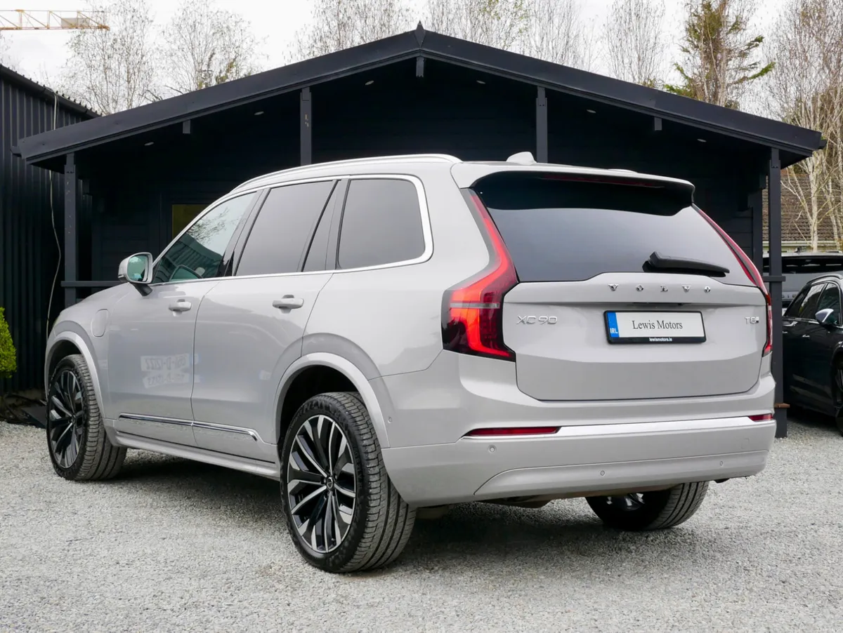 2025 Volvo XC90 T8 Ultra Bright Theme - Image 4