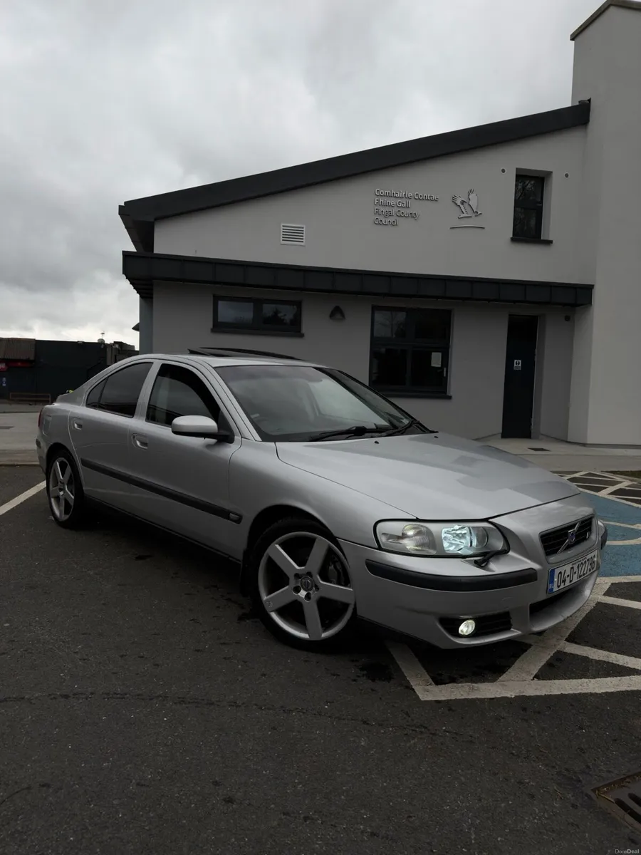 Volvo S60R Manual AWD 300bhp - Image 2