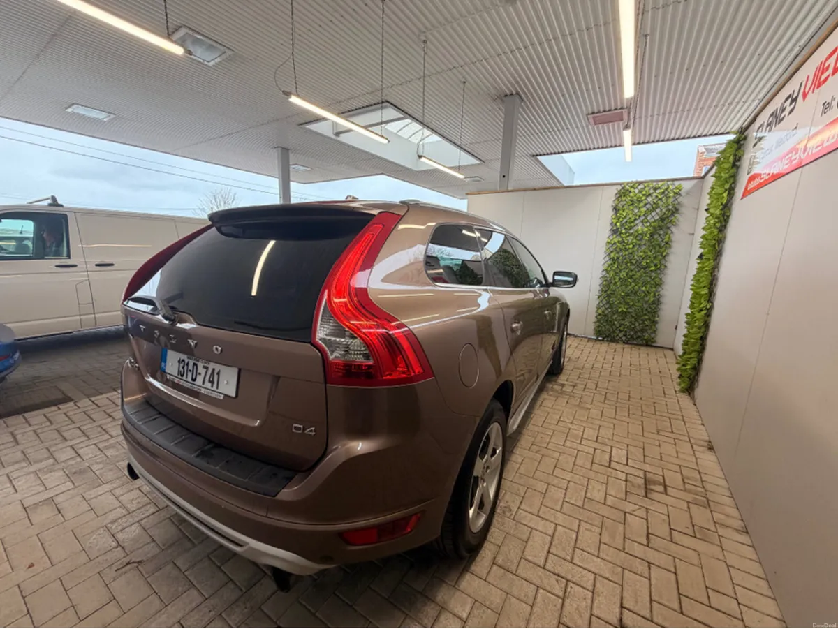 Volvo XC60 D4 163BHP R-DESIGN 5DR D3 - Image 4