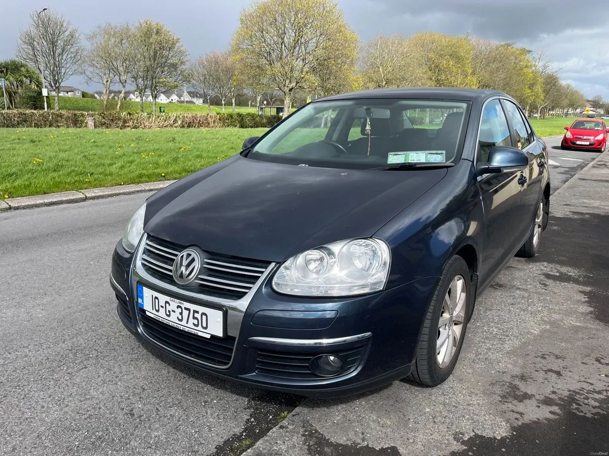 Volkswagen Jetta 2010 - Image 2