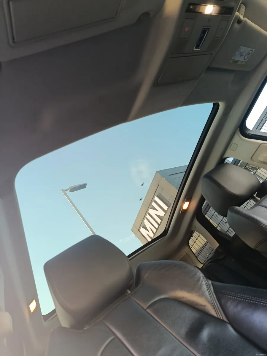 Land Rover Tax 280 low km - Image 3