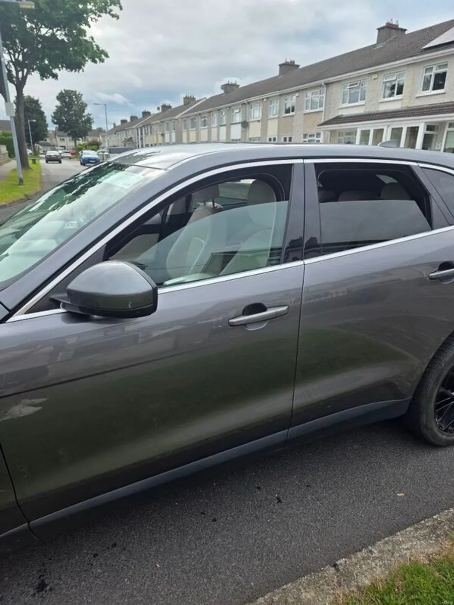 2019 Jaguar F- Pace - Image 3